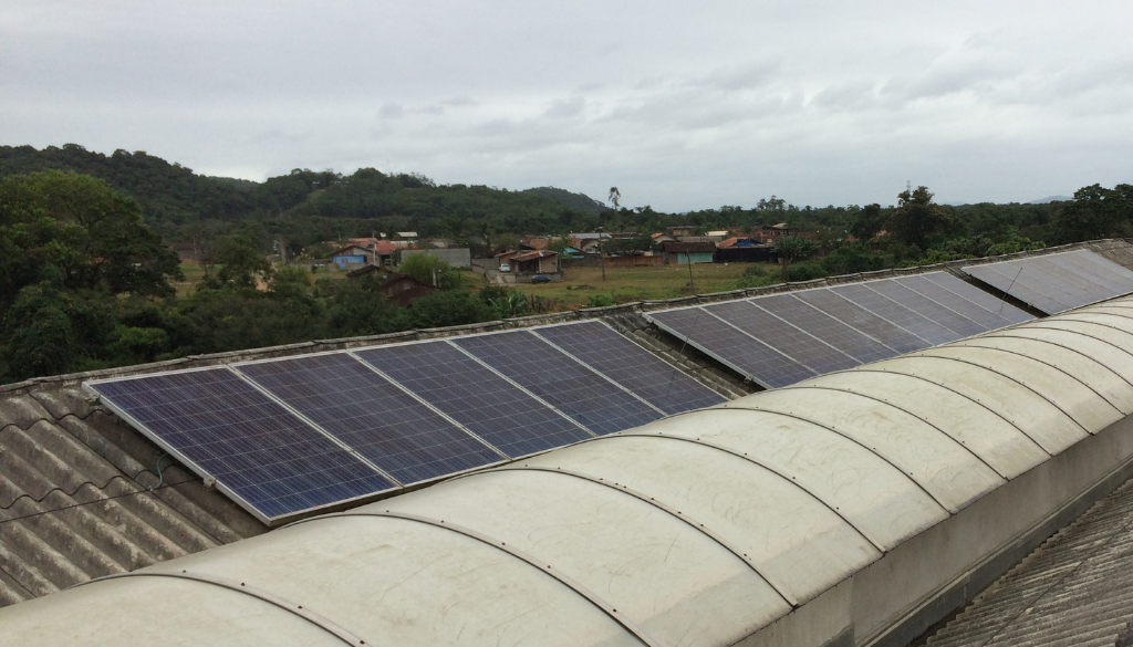 Joinville inaugura sistema de energia solar em escola municipal